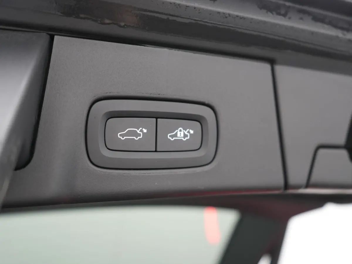 T6 AWD Plus Bright LONG RANGE PHEV 350pk Dealer O.H. | Trekhaak Af Fabriek | Panodak | Adaptive Cruise | Camera | Harman / Kardon | Lederen Sportstoelen Memory & Verwarmd | Keyless | Blis | 