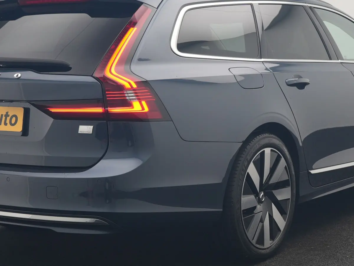 T6 AWD Plus Bright LONG RANGE PHEV 350pk Dealer O.H. | Trekhaak Af Fabriek | Panodak | Adaptive Cruise | Camera | Harman / Kardon | Lederen Sportstoelen Memory & Verwarmd | Keyless | Blis | 