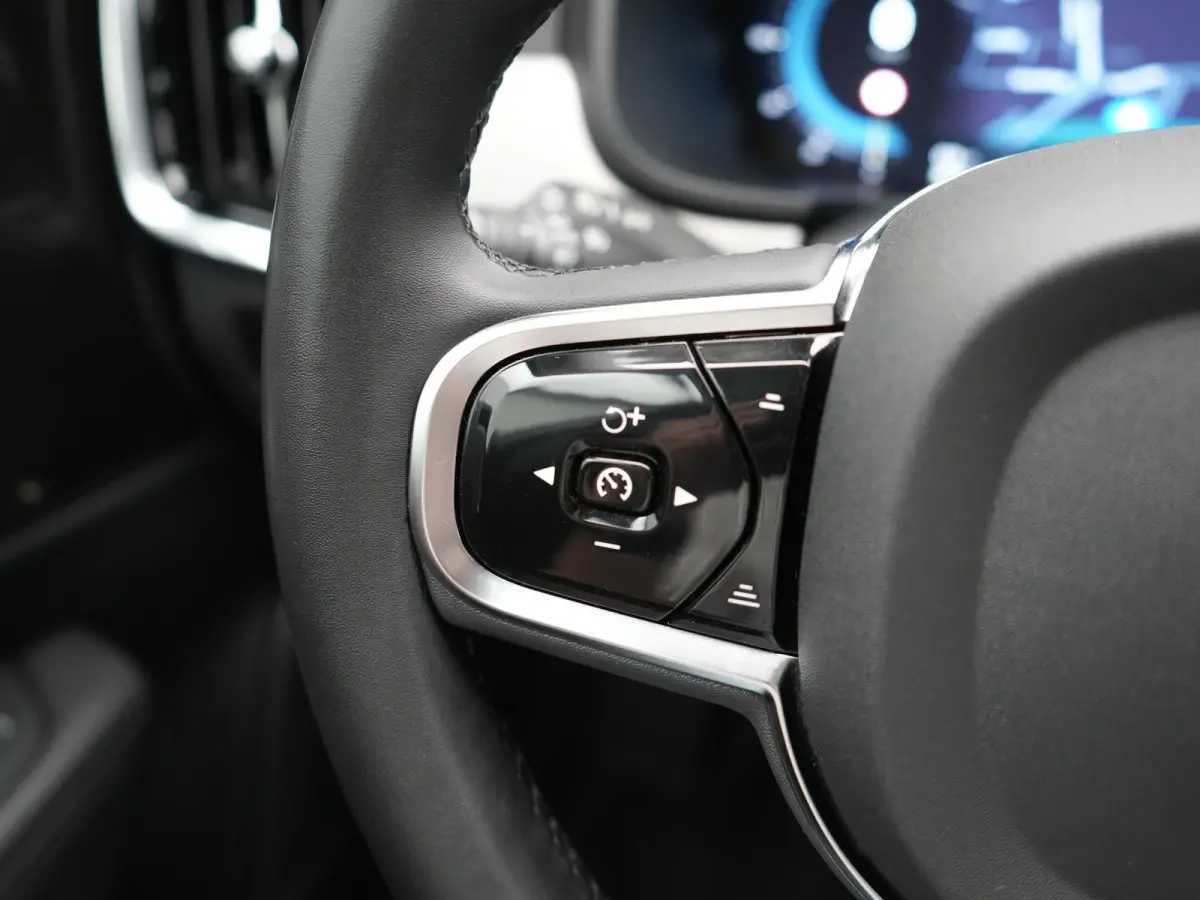 T6 AWD Plus Bright LONG RANGE PHEV 350pk Dealer O.H. | Trekhaak Af Fabriek | Panodak | Adaptive Cruise | Camera | Harman / Kardon | Lederen Sportstoelen Memory & Verwarmd | Keyless | Blis | 