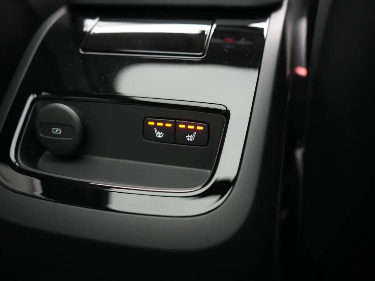 T6 AWD Plus Bright LONG RANGE PHEV 350pk Dealer O.H. | Trekhaak Af Fabriek | Panodak | Adaptive Cruise | Camera | Harman / Kardon | Lederen Sportstoelen Memory & Verwarmd | Keyless | Blis | 