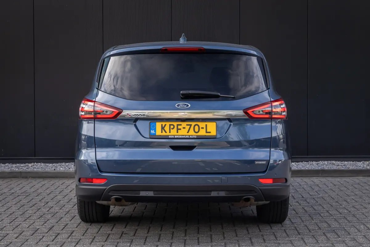 Hybrid Titanium | Automaat | Camera | AGR-stoel | Privacy-glass | Winter-pack | Adaptieve cruise | dodehoek detectie