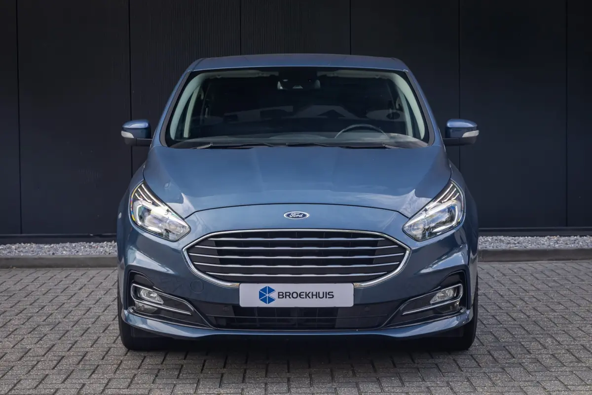 Hybrid Titanium | Automaat | Camera | AGR-stoel | Privacy-glass | Winter-pack | Adaptieve cruise | dodehoek detectie