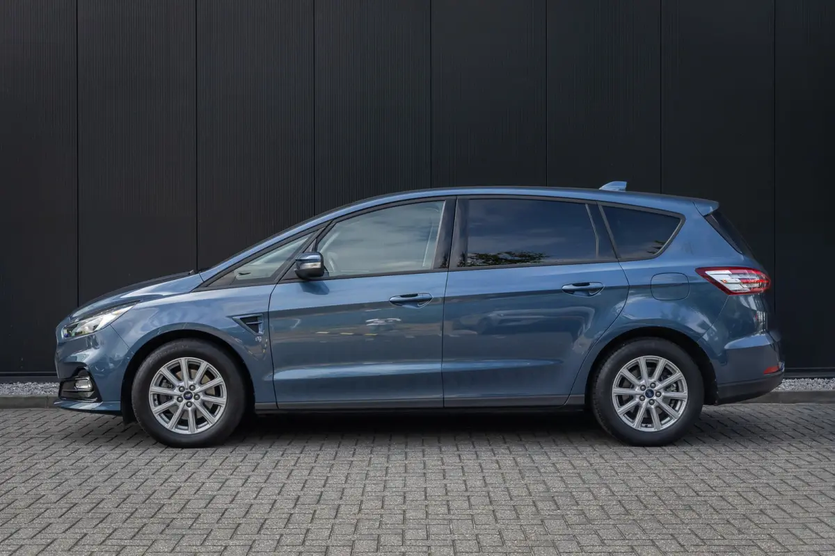 Hybrid Titanium | Automaat | Camera | AGR-stoel | Privacy-glass | Winter-pack | Adaptieve cruise | dodehoek detectie
