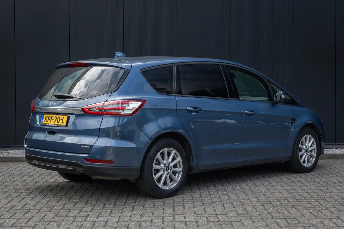 Hybrid Titanium | Automaat | Camera | AGR-stoel | Privacy-glass | Winter-pack | Adaptieve cruise | dodehoek detectie