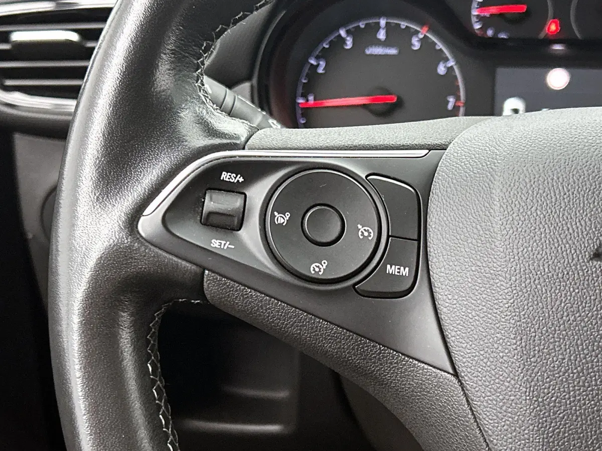 110pk Edition | 1ste eigenaar | Trekhaak | Camera | Navigatie | Airco | Parkeersensoren