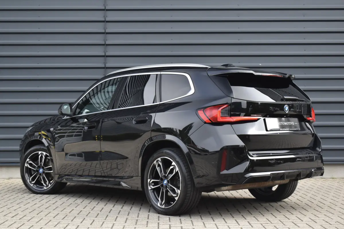 xDrive30e M Sport | Pano | Trekhaak | Harman/Kardon | Massage | ACC | Head-Up | Memory seat | Sfeerverlichting |