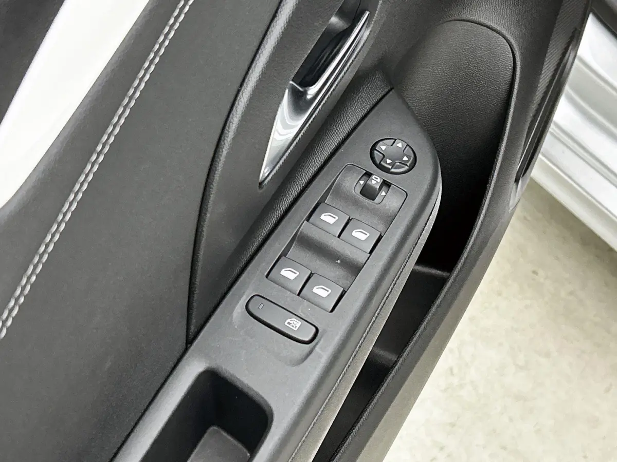1.2 110pk Hybrid GS Automaat | Navigatie | Climate Control | Cruise Control | Camera | 16"LMV | Keyless Entry/Start | Dodehoekdetectie | Apple Carplay/Android Auto |