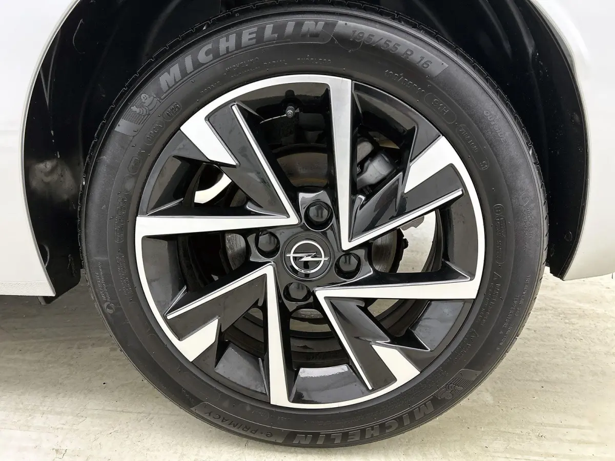 1.2 110pk Hybrid GS Automaat | Navigatie | Climate Control | Cruise Control | Camera | 16"LMV | Keyless Entry/Start | Dodehoekdetectie | Apple Carplay/Android Auto |