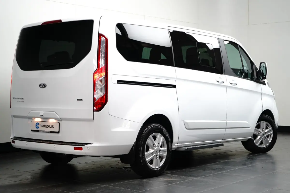 Tourneo 320 L1 Tourneo Titanium | 8-persoons | Camera | Stoelverwarming | Cruise Control
