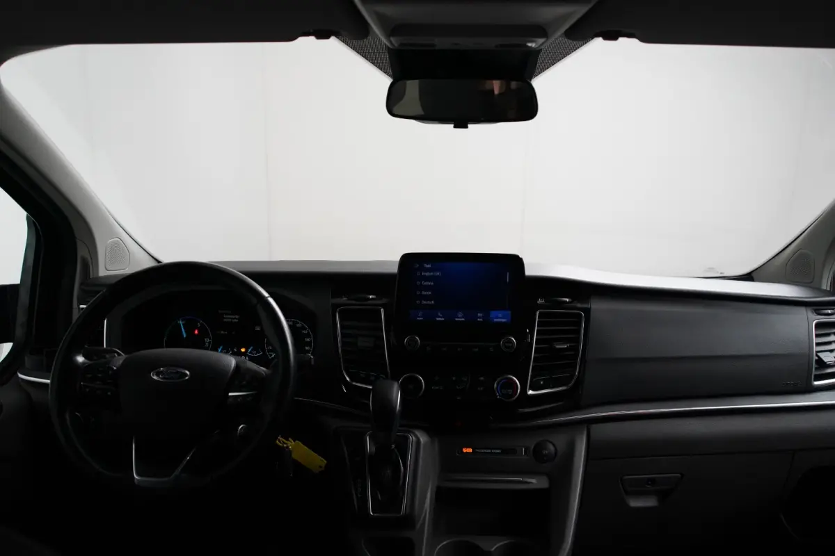 Tourneo 320 L1 Tourneo Titanium | 8-persoons | Camera | Stoelverwarming | Cruise Control