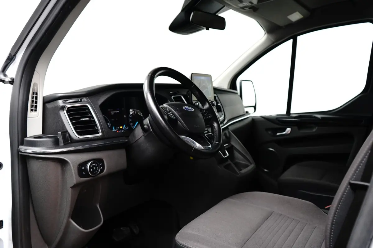 Tourneo 320 L1 Tourneo Titanium | 8-persoons | Camera | Stoelverwarming | Cruise Control