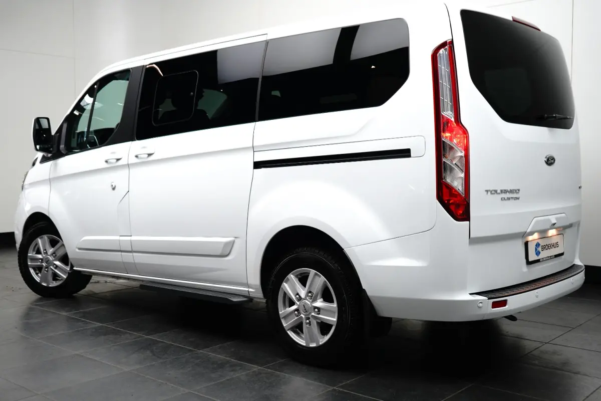 Tourneo 320 L1 Tourneo Titanium | 8-persoons | Camera | Stoelverwarming | Cruise Control