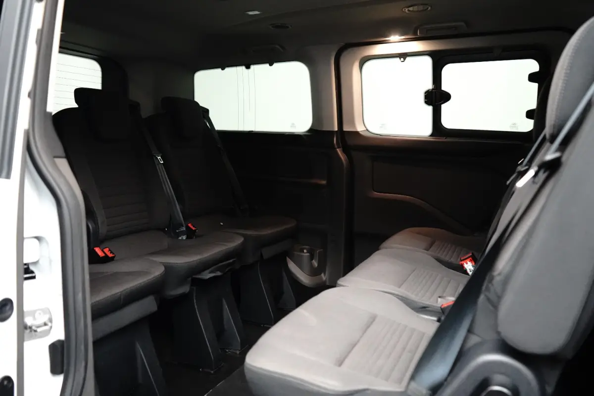 Tourneo 320 L1 Tourneo Titanium | 8-persoons | Camera | Stoelverwarming | Cruise Control