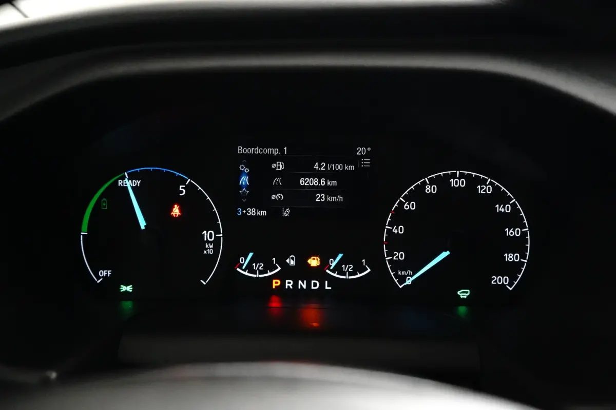 Tourneo 320 L1 Tourneo Titanium | 8-persoons | Camera | Stoelverwarming | Cruise Control
