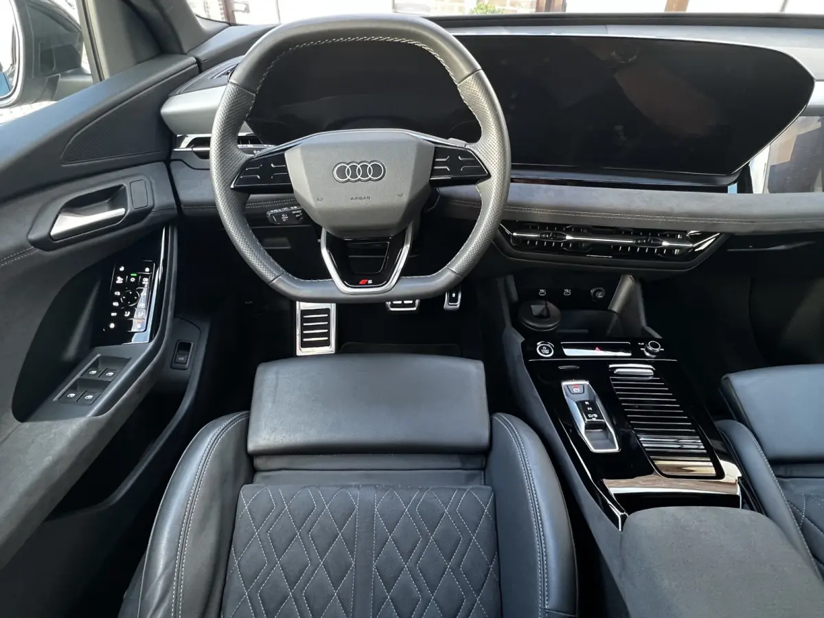 S edition performance S-Line 306 PK | S-Line Seats | 541 KM Actieradius WLTP | Trekhaak 2000 KG | Leder + Alcantara | Navi | 360 Camera | 306PK | 20" LM Velgen | 1e Eigenaar!