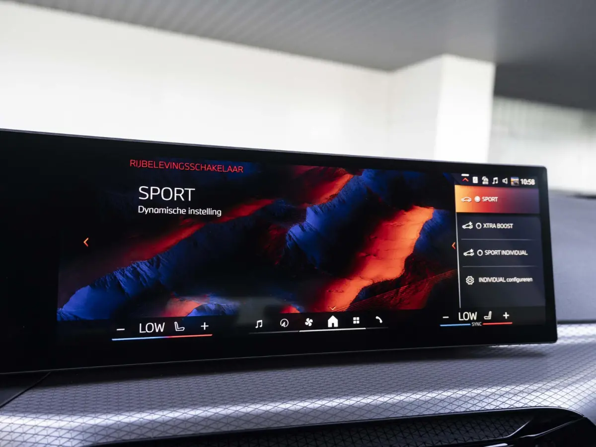 330e | M Sportpakket | Comfort Pack | 18 inch | Comfort Access | Stoelverwarming | HiFi Audiosysteem | Trekhaak