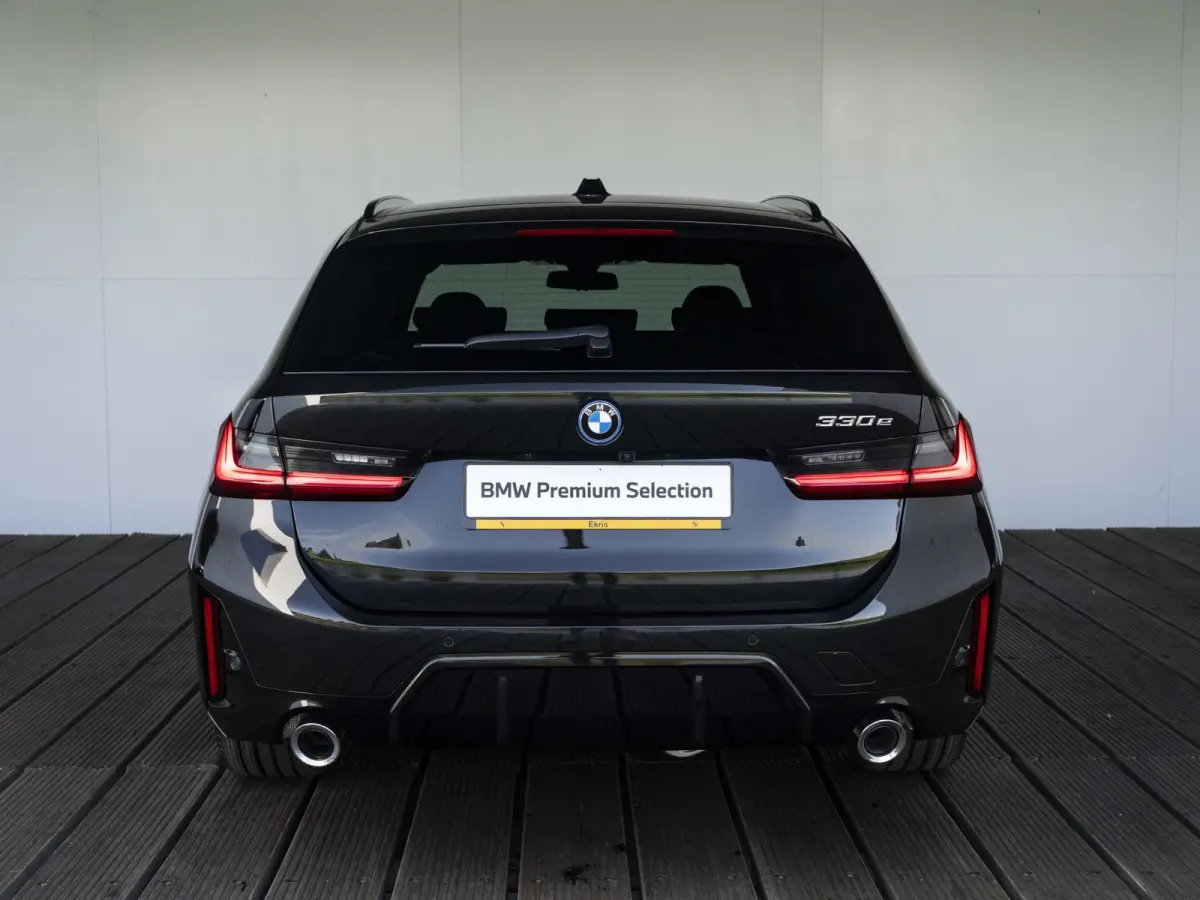 330e | M Sportpakket | Comfort Pack | 18 inch | Comfort Access | Stoelverwarming | HiFi Audiosysteem | Trekhaak
