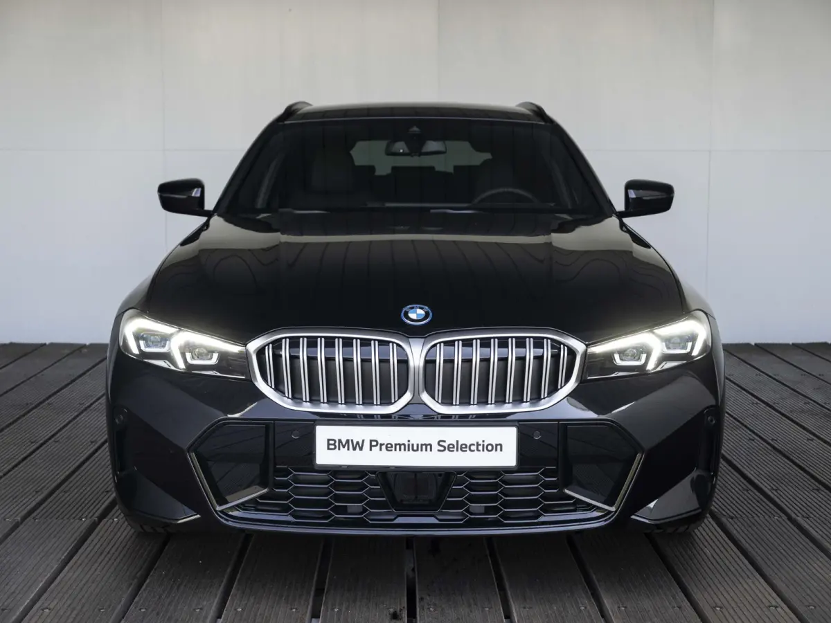 330e | M Sportpakket | Comfort Pack | 18 inch | Comfort Access | Stoelverwarming | HiFi Audiosysteem | Trekhaak