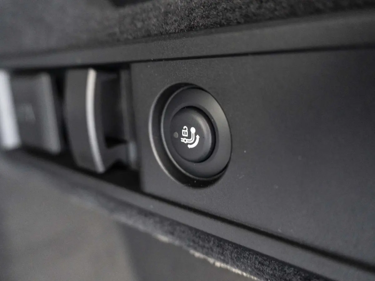 330e | M Sportpakket | Comfort Pack | 18 inch | Comfort Access | Stoelverwarming | HiFi Audiosysteem | Trekhaak