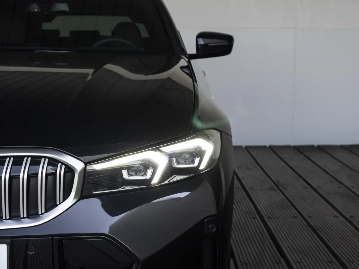 330e | M Sportpakket | Comfort Pack | 18 inch | Comfort Access | Stoelverwarming | HiFi Audiosysteem | Trekhaak