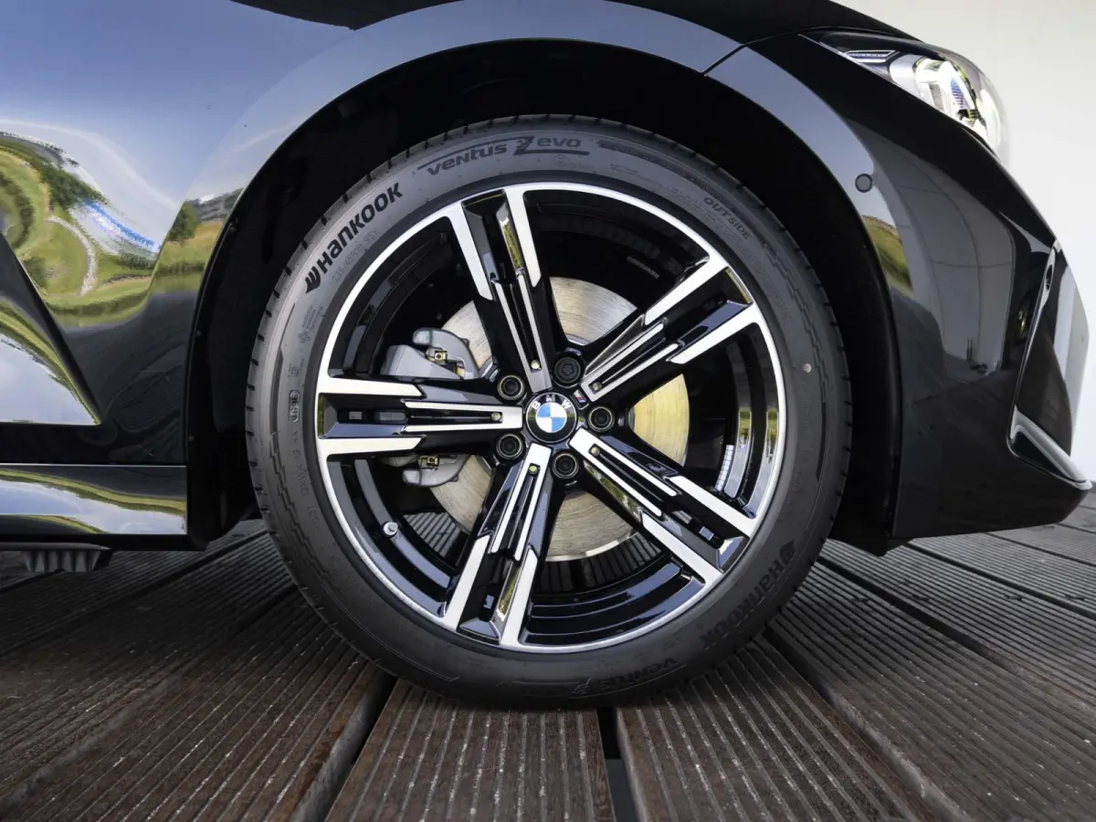 330e | M Sportpakket | Comfort Pack | 18 inch | Comfort Access | Stoelverwarming | HiFi Audiosysteem | Trekhaak