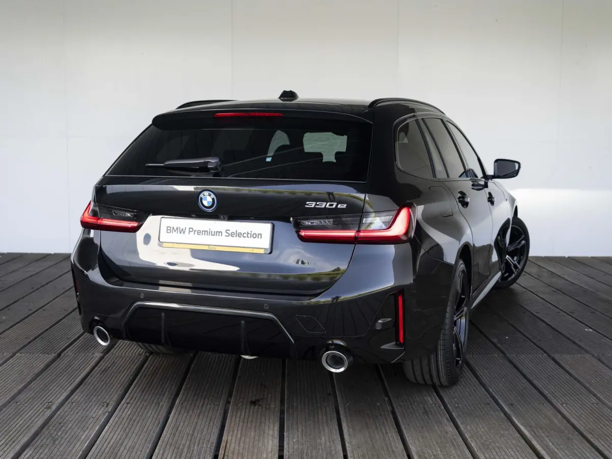 330e | M Sportpakket | Comfort Pack | 18 inch | Comfort Access | Stoelverwarming | HiFi Audiosysteem | Trekhaak