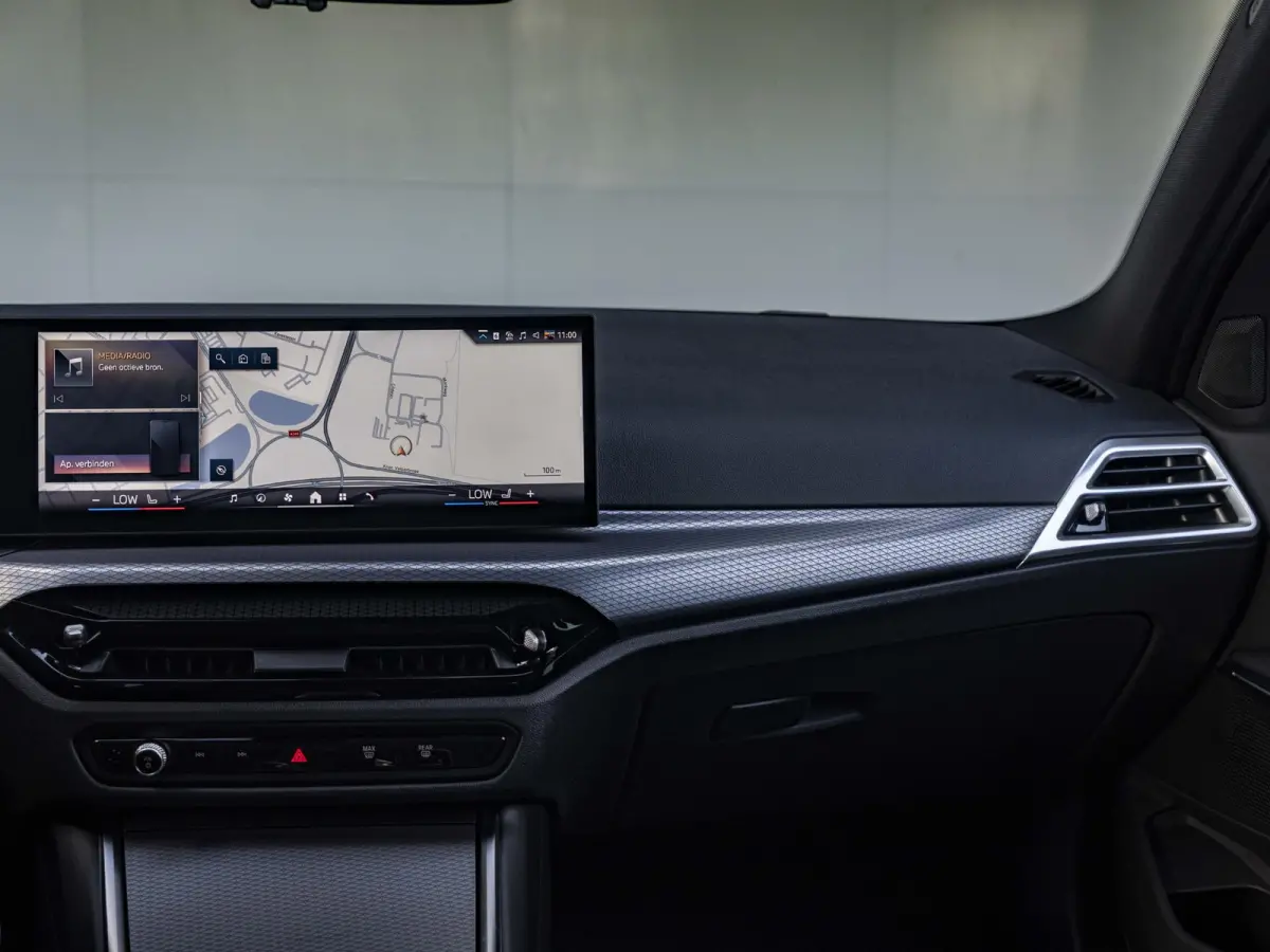 330e | M Sportpakket | Comfort Pack | 18 inch | Comfort Access | Stoelverwarming | HiFi Audiosysteem | Trekhaak