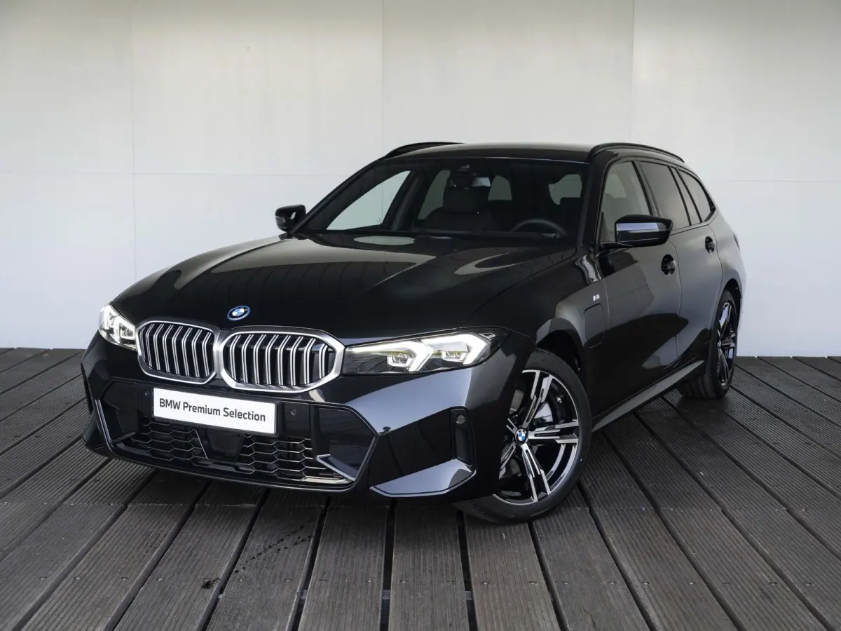 330e | M Sportpakket | Comfort Pack | 18 inch | Comfort Access | Stoelverwarming | HiFi Audiosysteem | Trekhaak