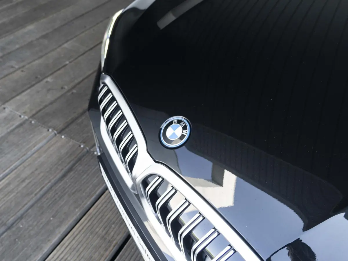 330e | M Sportpakket | Comfort Pack | 18 inch | Comfort Access | Stoelverwarming | HiFi Audiosysteem | Trekhaak