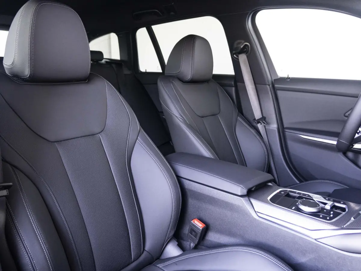 330e | M Sportpakket | Comfort Pack | 18 inch | Comfort Access | Stoelverwarming | HiFi Audiosysteem | Trekhaak