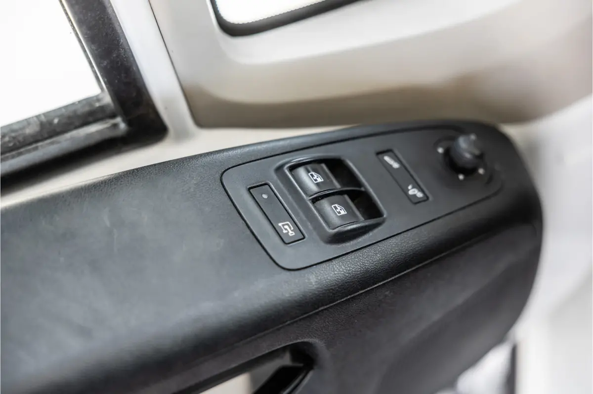 330 2.2 HDI L2H1 | L+R Schuifdeur | Airco | Bluetooth | Trekhaak | 6 versnellingen | Betimmering | Imperiaal | Nieuwe APK