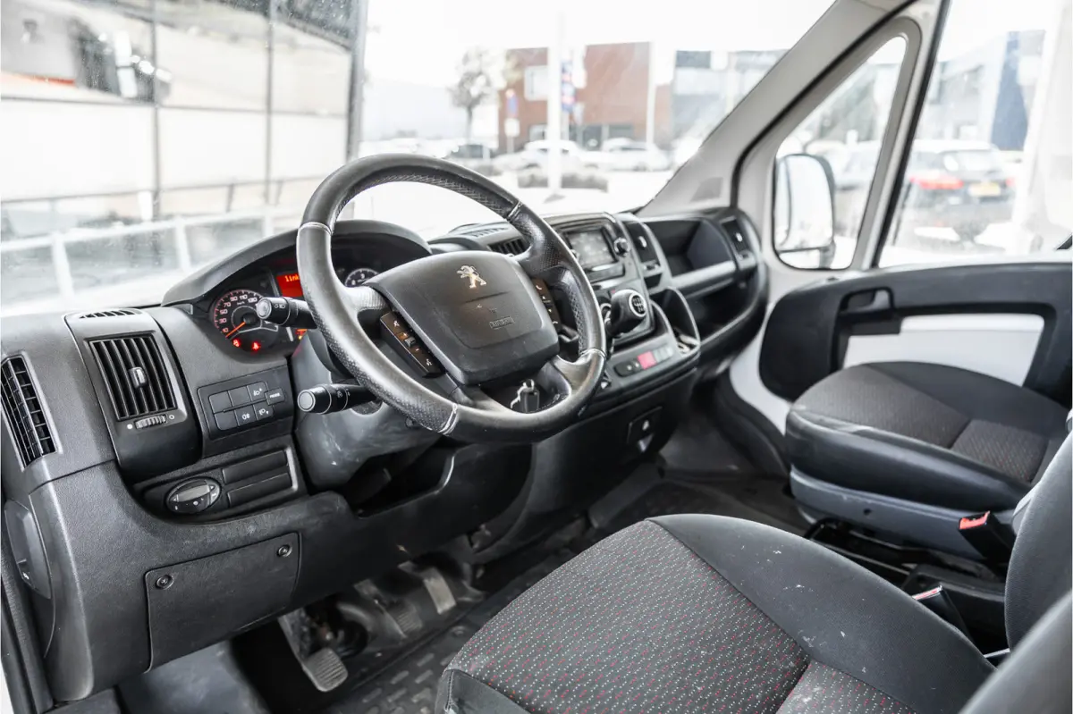 330 2.2 HDI L2H1 | L+R Schuifdeur | Airco | Bluetooth | Trekhaak | 6 versnellingen | Betimmering | Imperiaal | Nieuwe APK