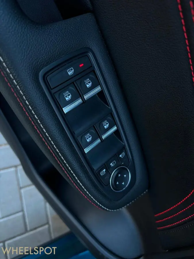 1.6 E-Tech Hybrid 145 R.S. Line|Leer|Carbon