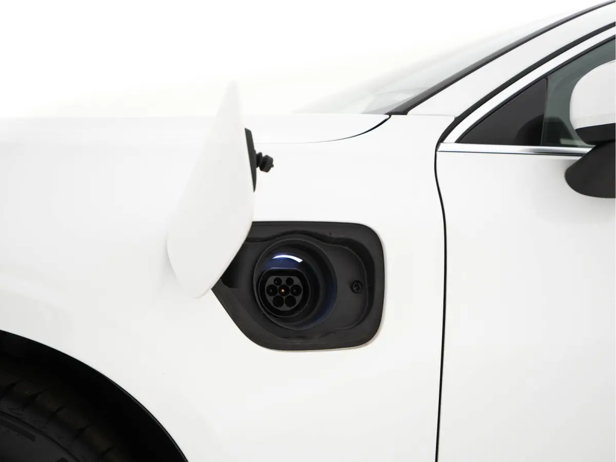 2.0 T6 Core Bright AWD (Plug-In) {SoH-97%} (INCL-BTW)  Aut. *FULL-LED | DIGI-COCKPIT | CAMERA | HEATED-COMFORTSEATS | KEYLESS | DAB | PRIVACY-GLASS | CARPLAY | NAVI-FULLMAP | TOWBAR | 18''AL