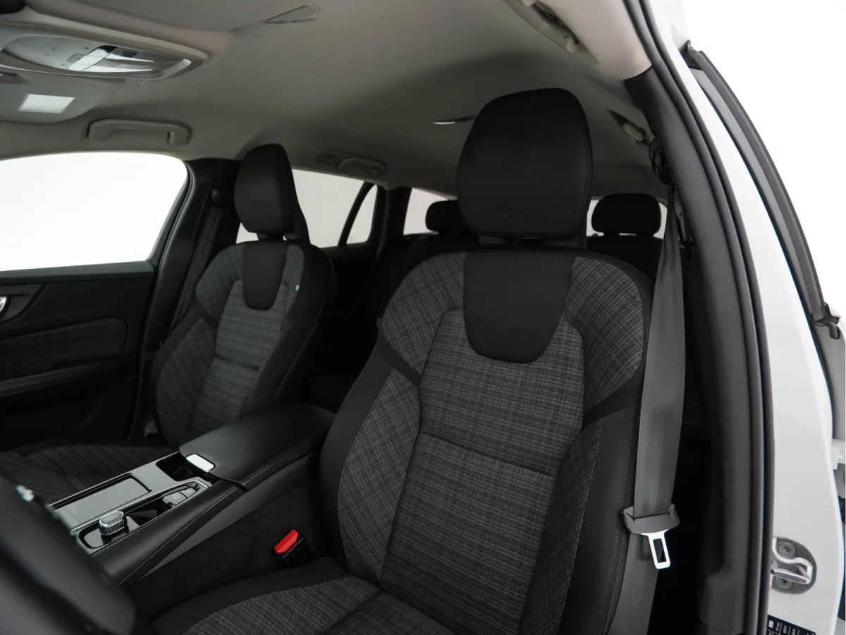 2.0 T6 Core Bright AWD (Plug-In) {SoH-97%} (INCL-BTW)  Aut. *FULL-LED | DIGI-COCKPIT | CAMERA | HEATED-COMFORTSEATS | KEYLESS | DAB | PRIVACY-GLASS | CARPLAY | NAVI-FULLMAP | TOWBAR | 18''AL