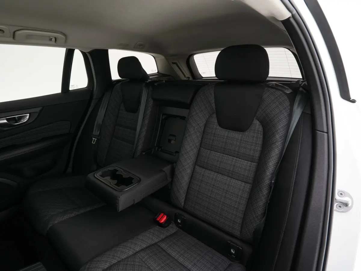 2.0 T6 Core Bright AWD (Plug-In) {SoH-97%} (INCL-BTW)  Aut. *FULL-LED | DIGI-COCKPIT | CAMERA | HEATED-COMFORTSEATS | KEYLESS | DAB | PRIVACY-GLASS | CARPLAY | NAVI-FULLMAP | TOWBAR | 18''AL