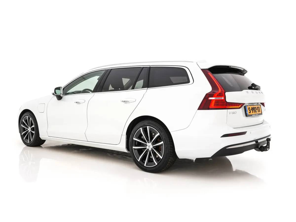 2.0 T6 Core Bright AWD (Plug-In) {SoH-97%} (INCL-BTW)  Aut. *FULL-LED | DIGI-COCKPIT | CAMERA | HEATED-COMFORTSEATS | KEYLESS | DAB | PRIVACY-GLASS | CARPLAY | NAVI-FULLMAP | TOWBAR | 18''AL