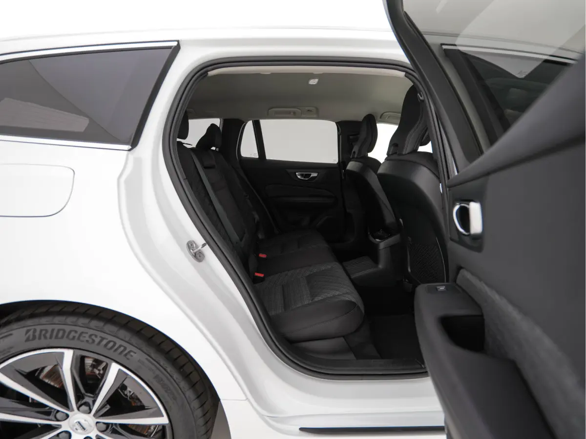2.0 T6 Core Bright AWD (Plug-In) {SoH-97%} (INCL-BTW)  Aut. *FULL-LED | DIGI-COCKPIT | CAMERA | HEATED-COMFORTSEATS | KEYLESS | DAB | PRIVACY-GLASS | CARPLAY | NAVI-FULLMAP | TOWBAR | 18''AL
