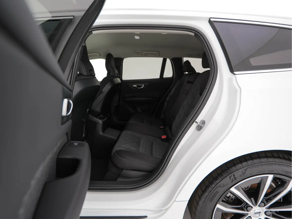 2.0 T6 Core Bright AWD (Plug-In) {SoH-97%} (INCL-BTW)  Aut. *FULL-LED | DIGI-COCKPIT | CAMERA | HEATED-COMFORTSEATS | KEYLESS | DAB | PRIVACY-GLASS | CARPLAY | NAVI-FULLMAP | TOWBAR | 18''AL