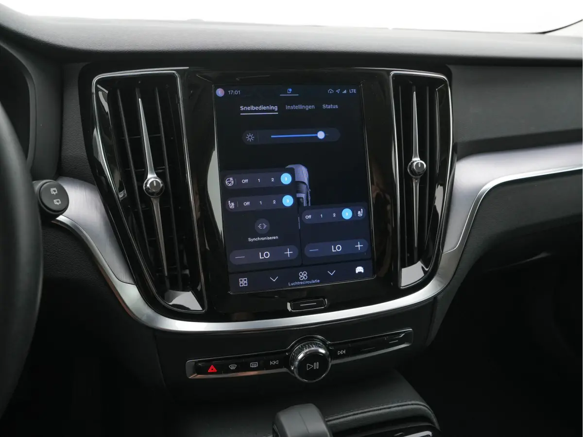2.0 T6 Core Bright AWD (Plug-In) {SoH-97%} (INCL-BTW)  Aut. *FULL-LED | DIGI-COCKPIT | CAMERA | HEATED-COMFORTSEATS | KEYLESS | DAB | PRIVACY-GLASS | CARPLAY | NAVI-FULLMAP | TOWBAR | 18''AL