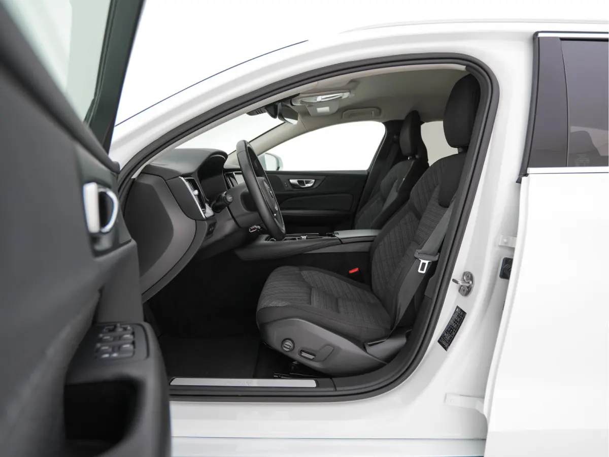2.0 T6 Core Bright AWD (Plug-In) {SoH-97%} (INCL-BTW)  Aut. *FULL-LED | DIGI-COCKPIT | CAMERA | HEATED-COMFORTSEATS | KEYLESS | DAB | PRIVACY-GLASS | CARPLAY | NAVI-FULLMAP | TOWBAR | 18''AL