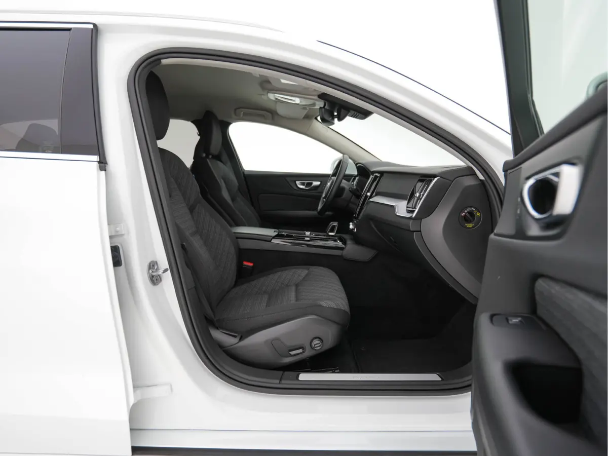 2.0 T6 Core Bright AWD (Plug-In) {SoH-97%} (INCL-BTW)  Aut. *FULL-LED | DIGI-COCKPIT | CAMERA | HEATED-COMFORTSEATS | KEYLESS | DAB | PRIVACY-GLASS | CARPLAY | NAVI-FULLMAP | TOWBAR | 18''AL