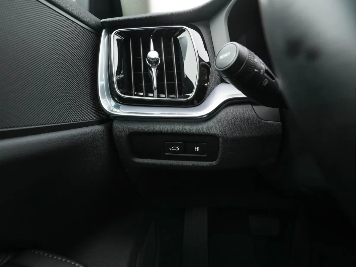 2.0 T6 Core Bright AWD (Plug-In) {SoH-97%} (INCL-BTW)  Aut. *FULL-LED | DIGI-COCKPIT | CAMERA | HEATED-COMFORTSEATS | KEYLESS | DAB | PRIVACY-GLASS | CARPLAY | NAVI-FULLMAP | TOWBAR | 18''AL