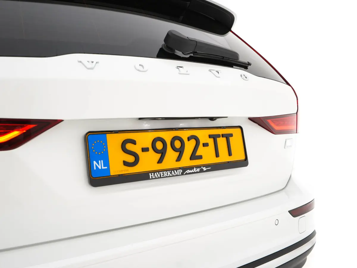 2.0 T6 Core Bright AWD (Plug-In) {SoH-97%} (INCL-BTW)  Aut. *FULL-LED | DIGI-COCKPIT | CAMERA | HEATED-COMFORTSEATS | KEYLESS | DAB | PRIVACY-GLASS | CARPLAY | NAVI-FULLMAP | TOWBAR | 18''AL