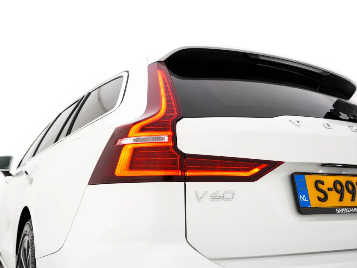 2.0 T6 Core Bright AWD (Plug-In) {SoH-97%} (INCL-BTW)  Aut. *FULL-LED | DIGI-COCKPIT | CAMERA | HEATED-COMFORTSEATS | KEYLESS | DAB | PRIVACY-GLASS | CARPLAY | NAVI-FULLMAP | TOWBAR | 18''AL