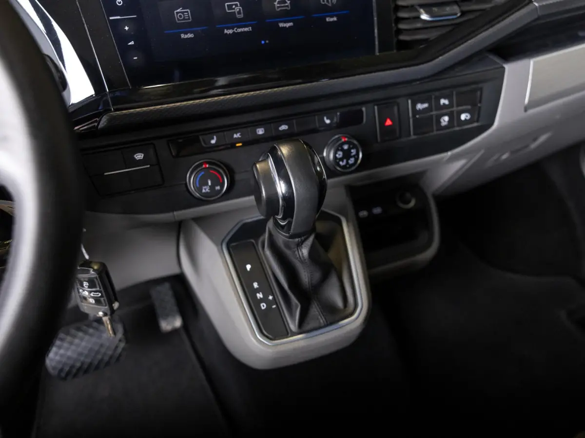2.0 TDI L2H1 30 Bulli 75 Edition / 204pk / Achteruitrij camera / Stoelverwarming / Leder / Virtual cockpit /