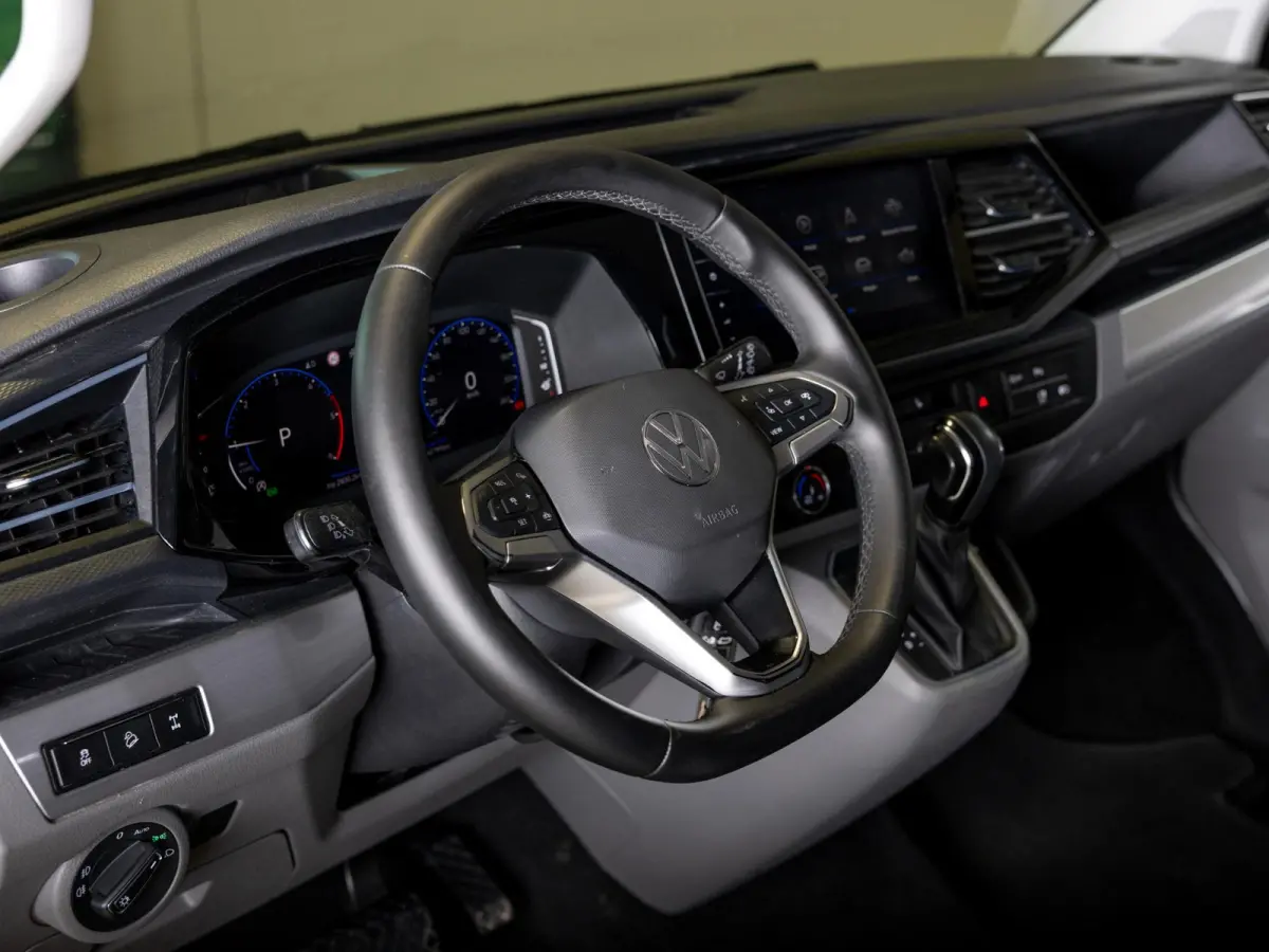 2.0 TDI L2H1 30 Bulli 75 Edition / 204pk / Achteruitrij camera / Stoelverwarming / Leder / Virtual cockpit /