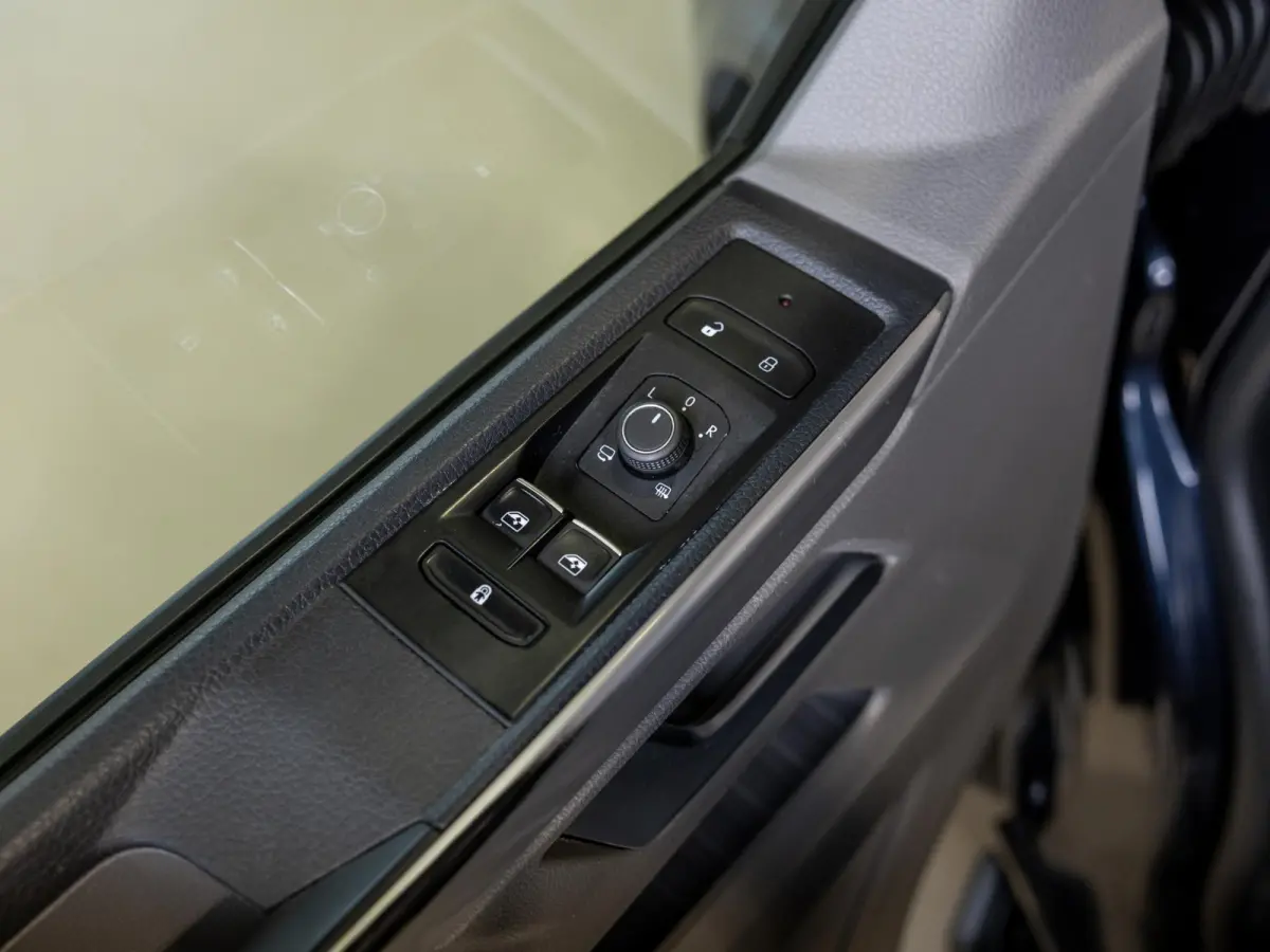 2.0 TDI L2H1 30 Bulli 75 Edition / 204pk / Achteruitrij camera / Stoelverwarming / Leder / Virtual cockpit /
