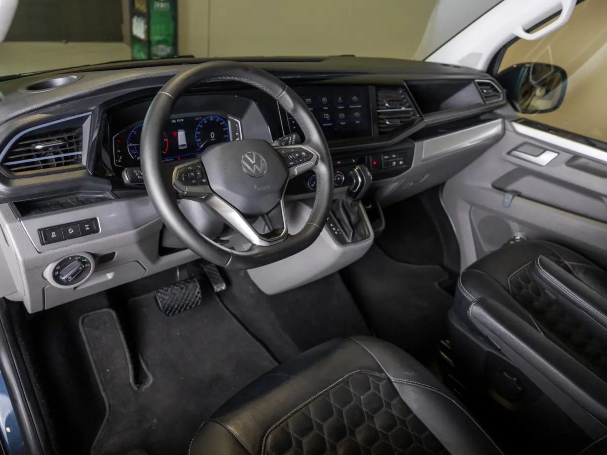 2.0 TDI L2H1 30 Bulli 75 Edition / 204pk / Achteruitrij camera / Stoelverwarming / Leder / Virtual cockpit /