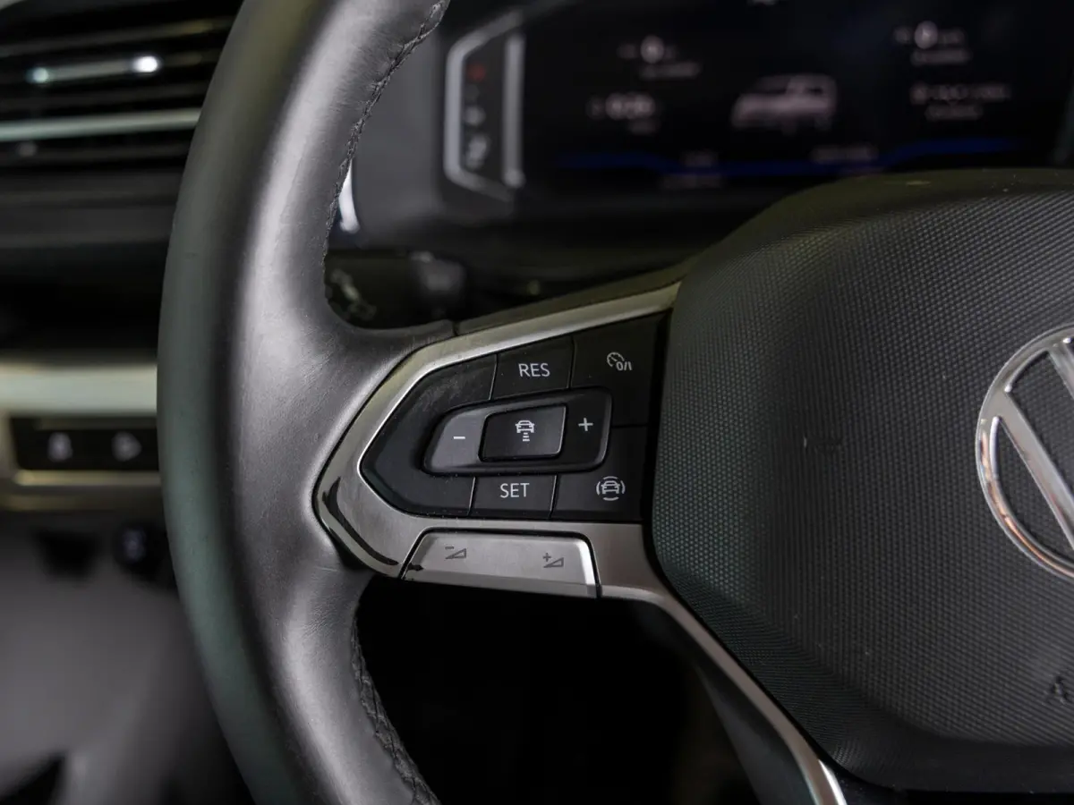 2.0 TDI L2H1 30 Bulli 75 Edition / 204pk / Achteruitrij camera / Stoelverwarming / Leder / Virtual cockpit /